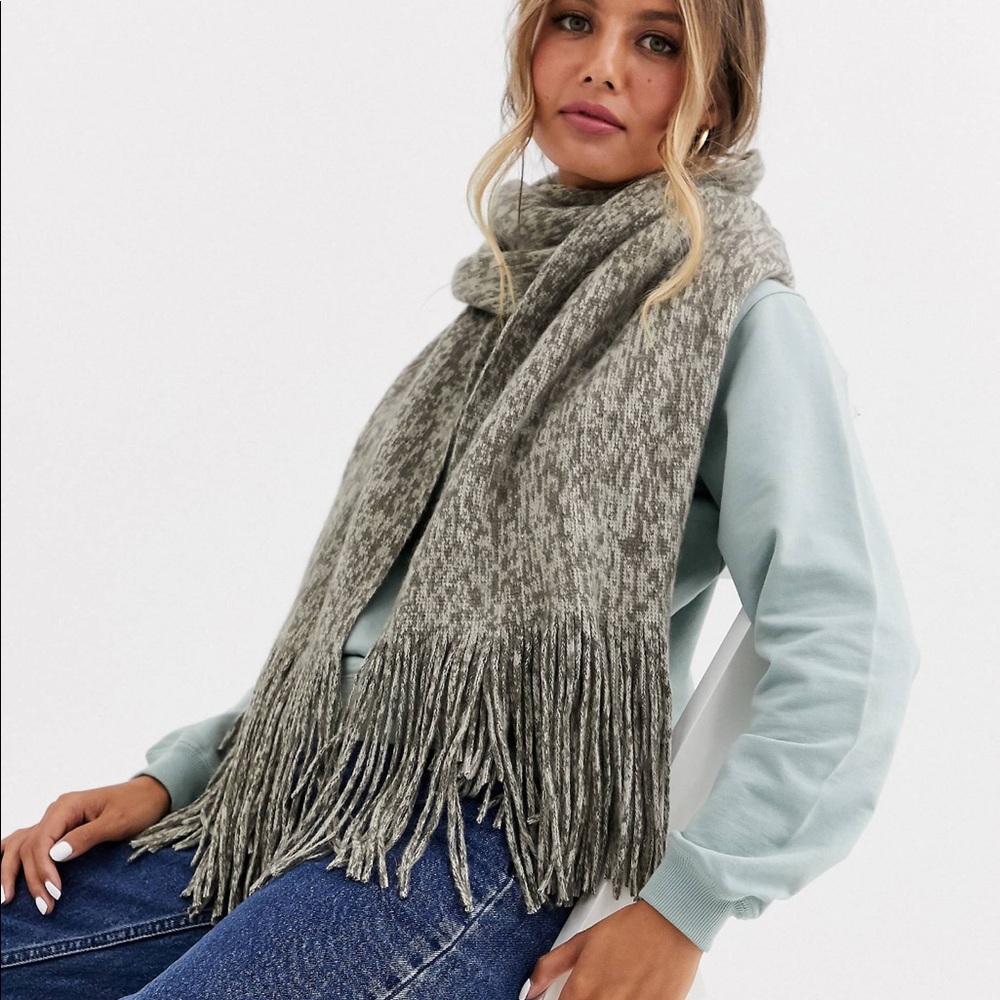 Stitch & Pieces Exclusive gray marl scarf